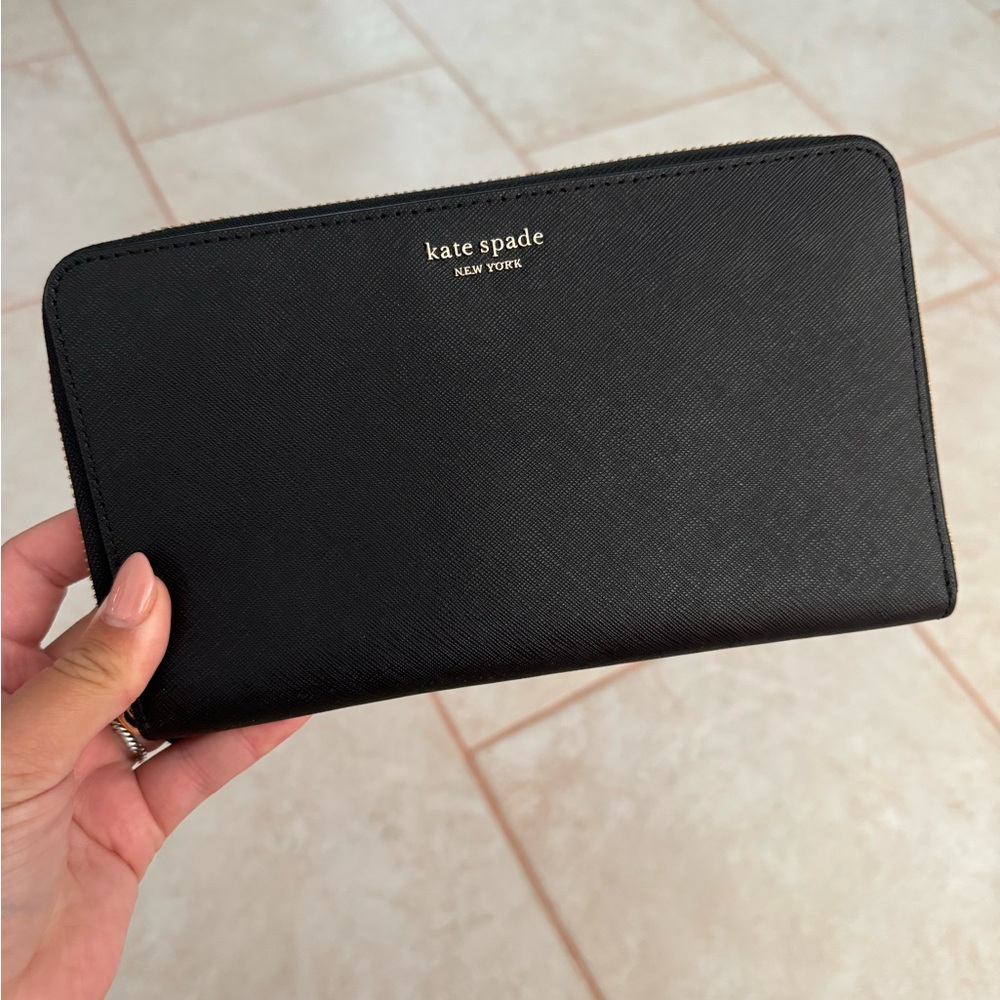 Kate Spade Passport Wallet 🖤
